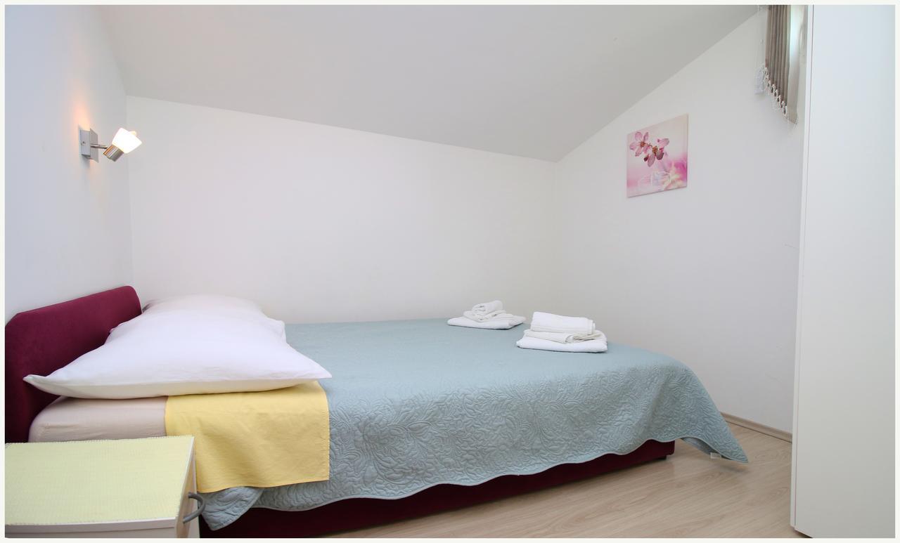 Apartments Huljev พรีมอชเตน ภายนอก รูปภาพ