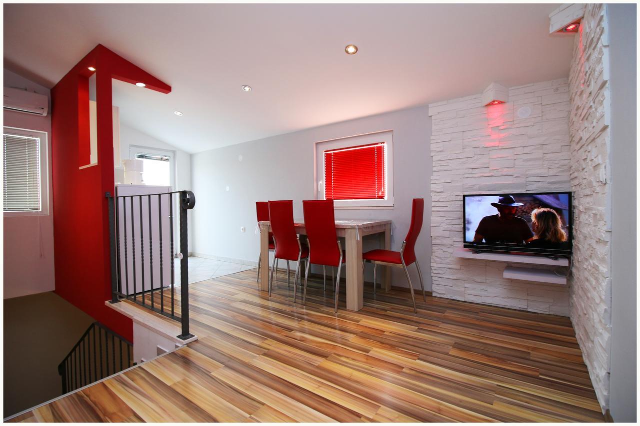 Apartments Huljev พรีมอชเตน ภายนอก รูปภาพ